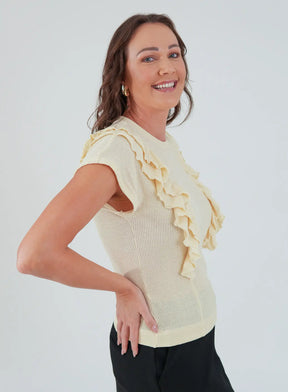 Blusa com Recortes e Babados Estela Bege Manteiga