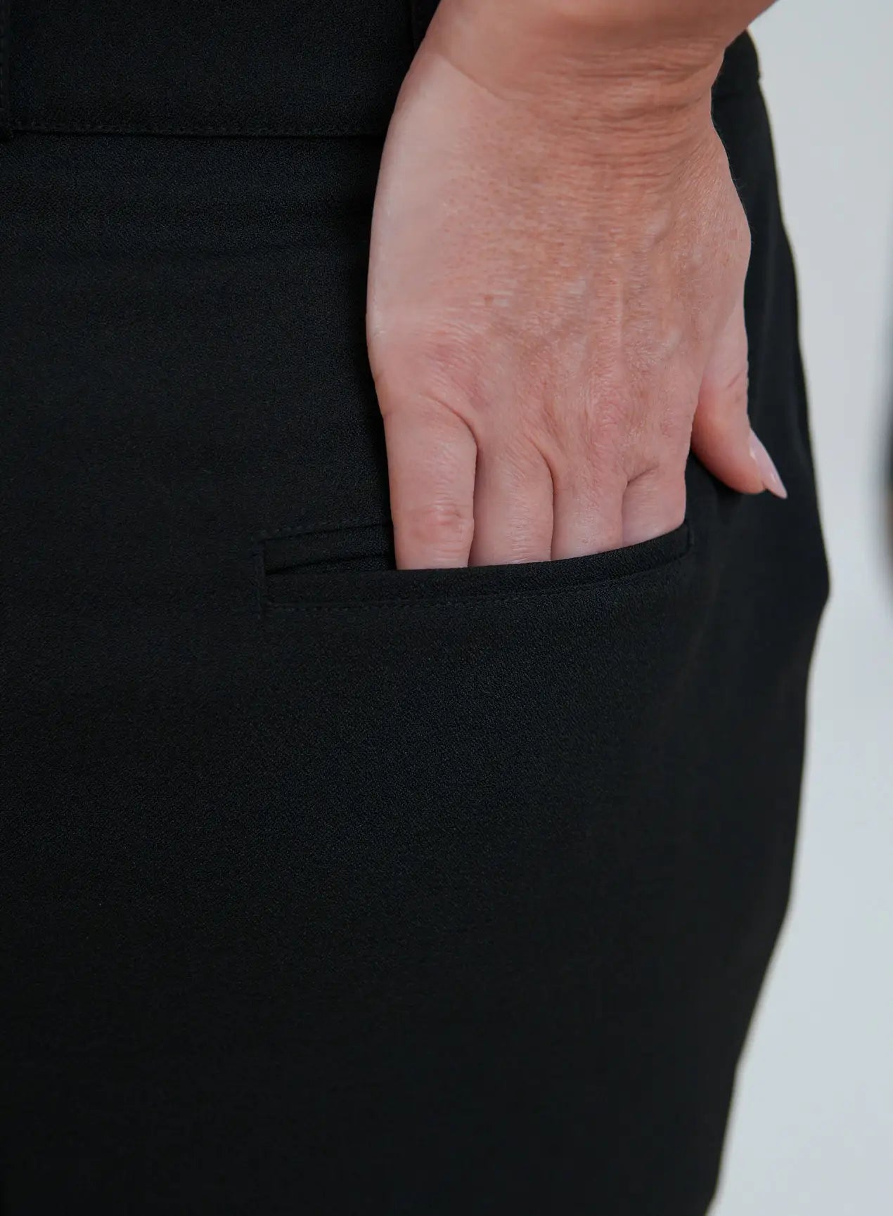 Saia Alfaiataria Nati Preta