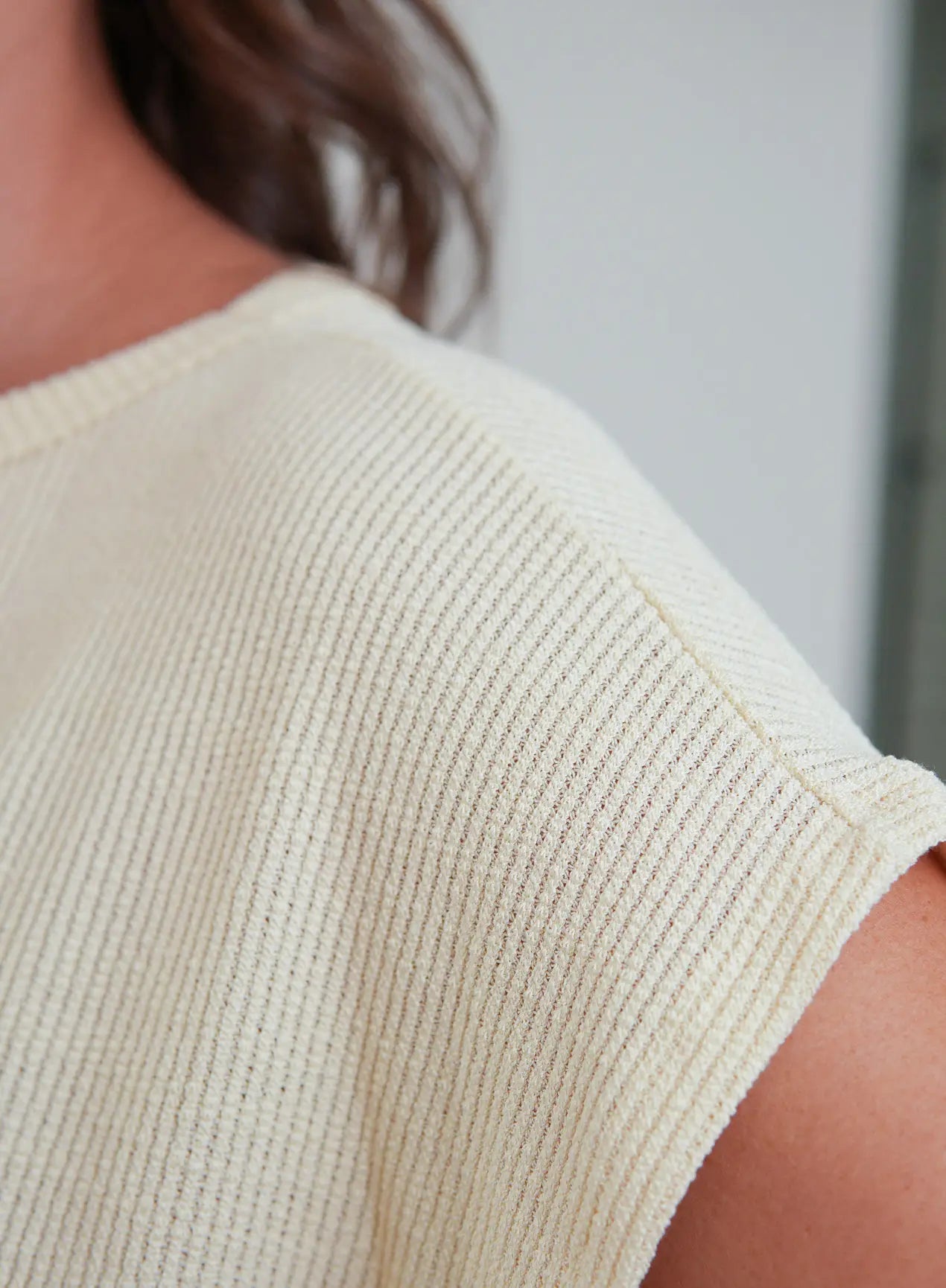 Blusa com Punho na Barra Gaia Bege Manteiga