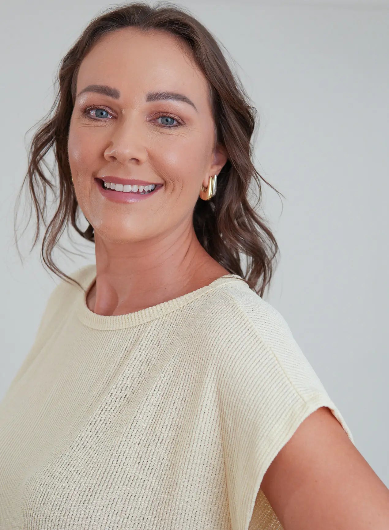 Blusa com Punho na Barra Gaia Bege Manteiga