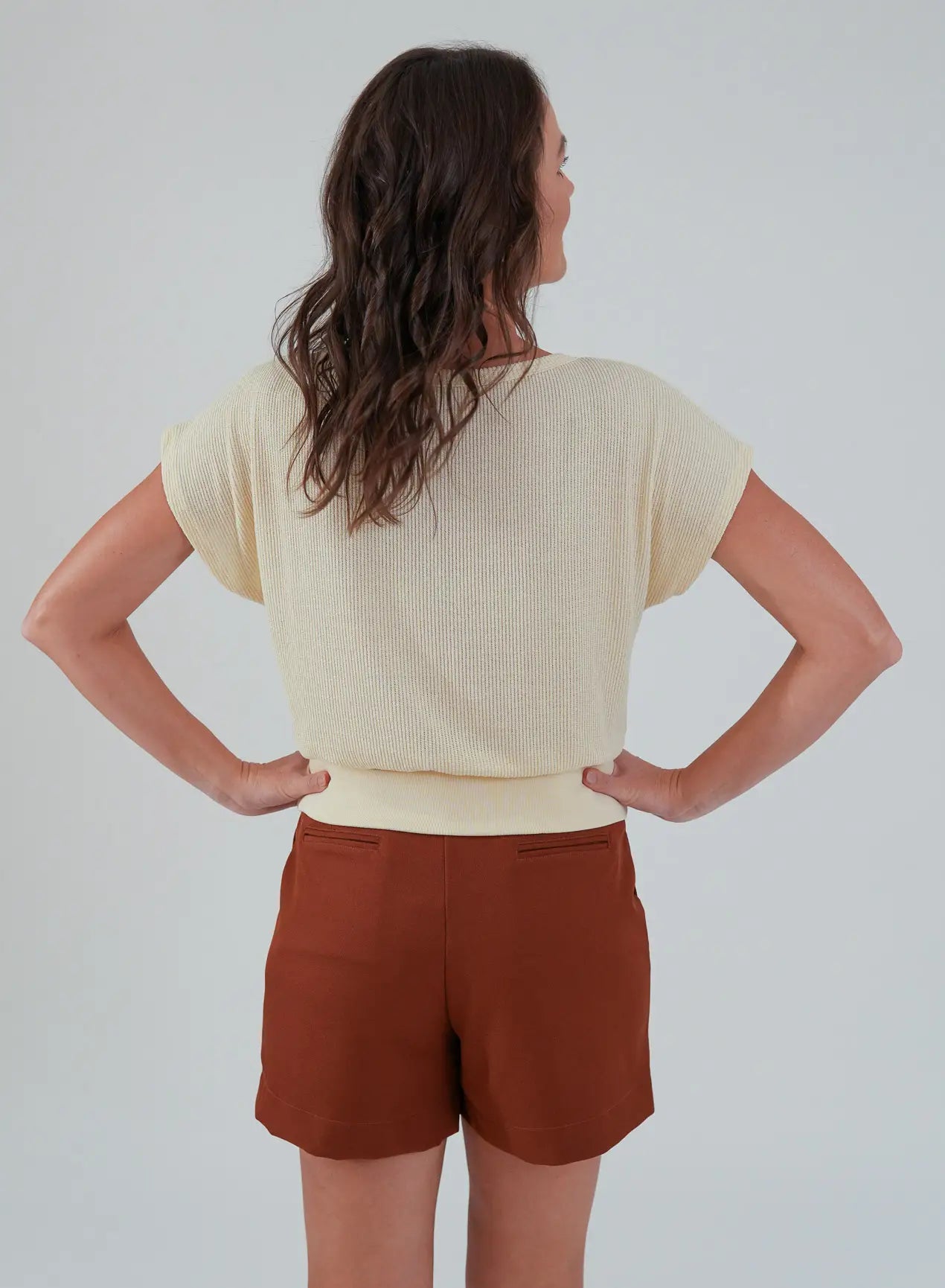 Blusa com Punho na Barra Gaia Bege Manteiga